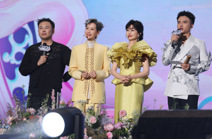 来源：@叶童、新浪微博、橙柿互动