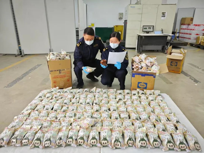 海关查获大量Labubu假货