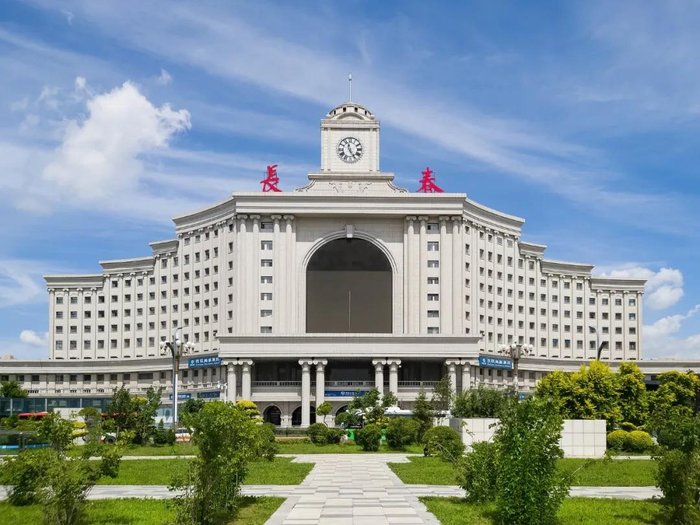 长春火车站/图源：视觉中国