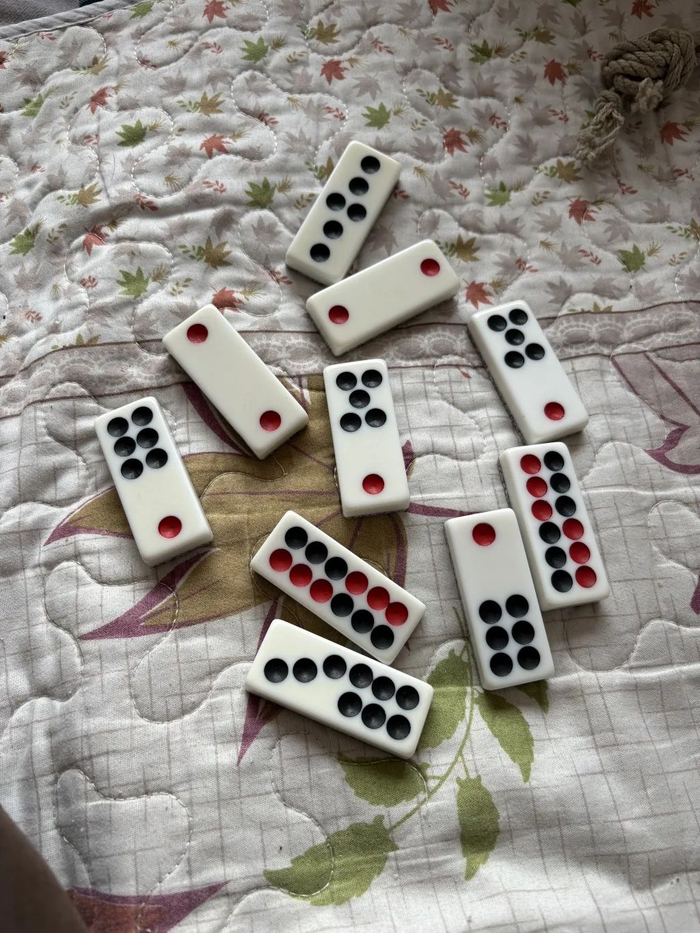 老人们玩的“顶牛子”