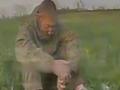 俄士兵遭乌无人机袭击坐下等死