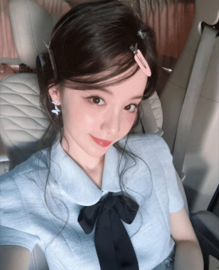 舒二默默守护暗恋对象眼神传情