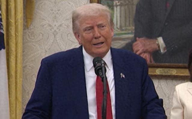 特朗普28日在白宫回答记者提问 视频截图 