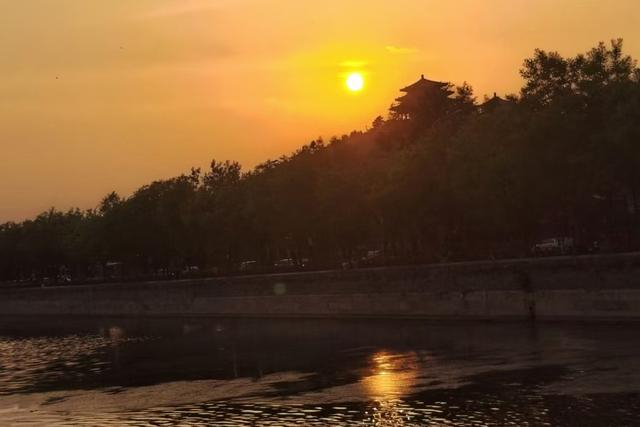 夏秀卿 摄
