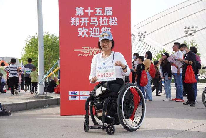 邓红燕参加郑开马拉松。 受访者供图