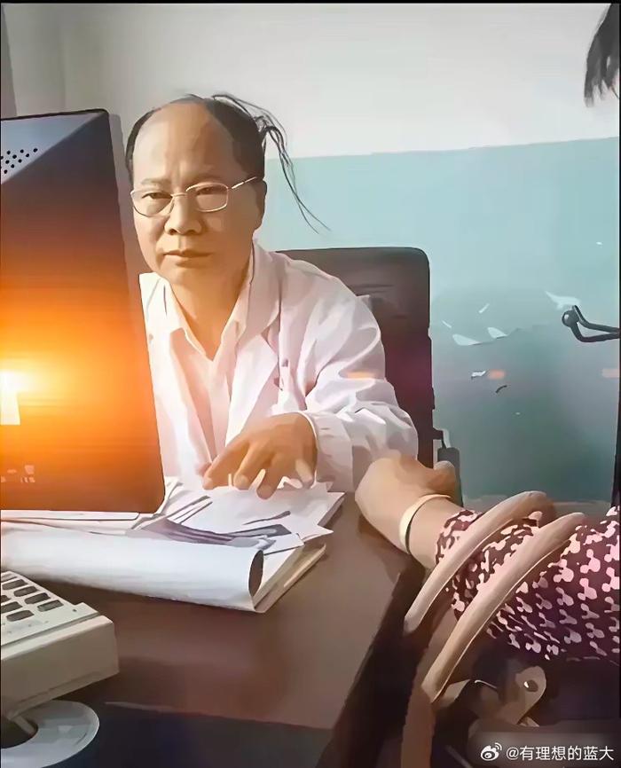 这个医生看着好熟悉，就是不知道在哪里见过他
