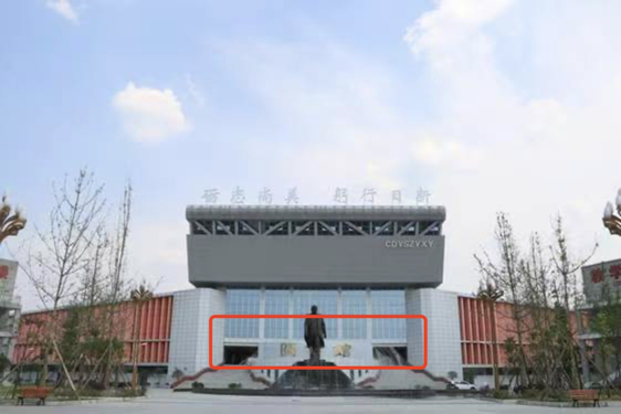 何俊本科学校的单层图书馆。受访者供图