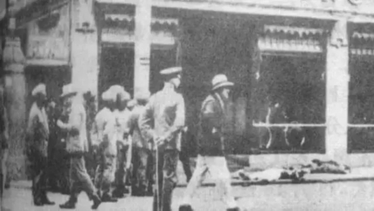 气急败坏的巡捕头目