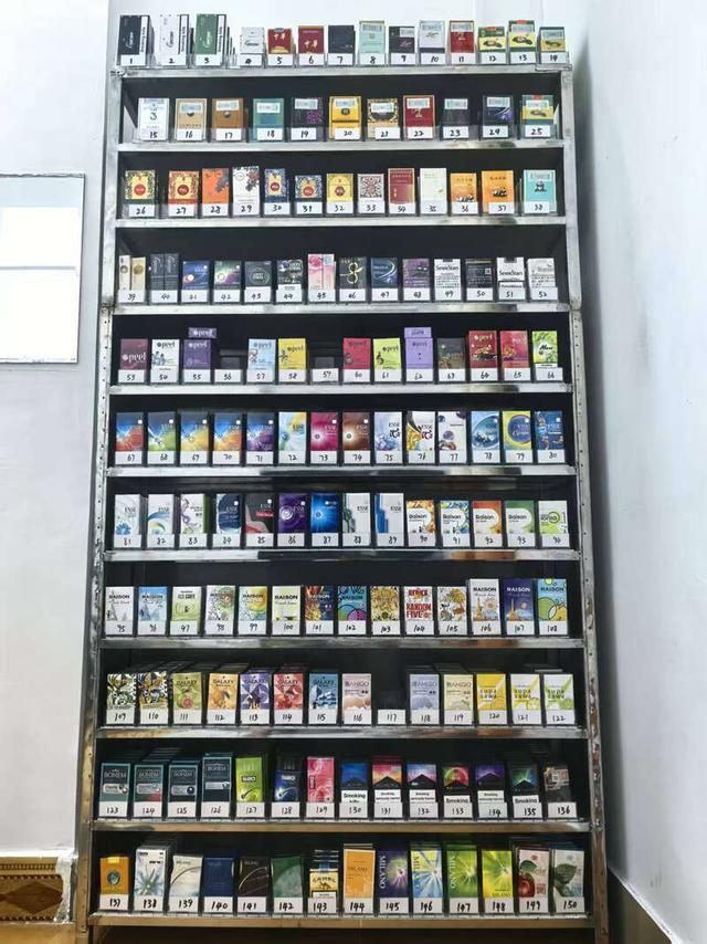 社交平台一售烟商家发来的库存图片。受访者供图