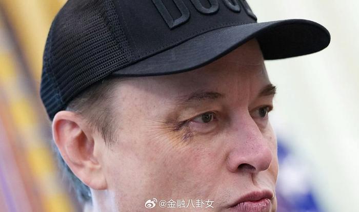 我当时在跟小X闹着玩，然后我说，‘来打我脸吧’