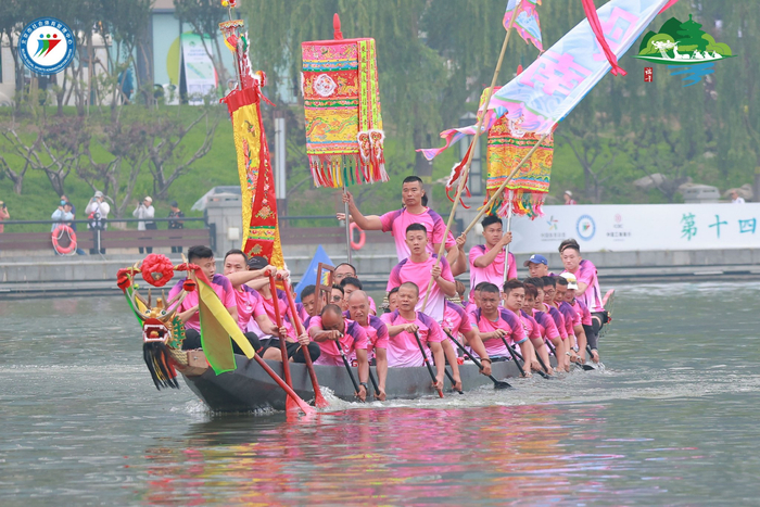 叠滘龙舟首次北上进行漂移展示。 北京市社会体育管理中心供图