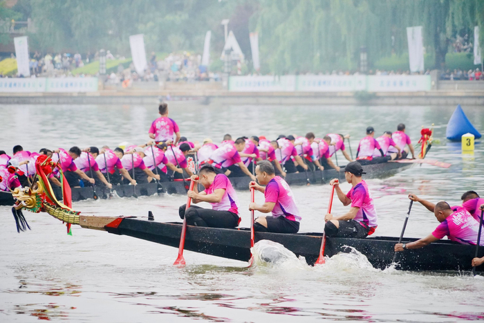 今年的龙舟嘉年华首次邀请了岭南龙舟北上展示。 新京报记者 王巍 摄