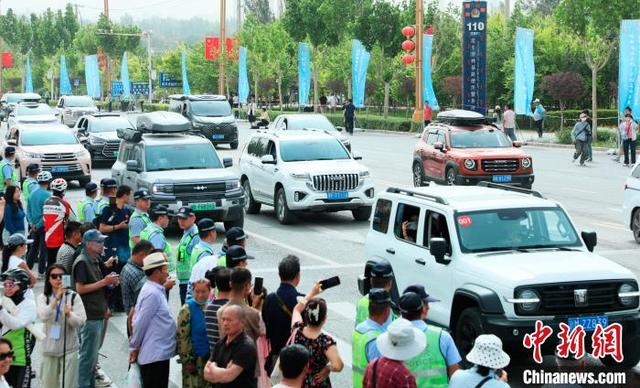 独库公路恢复通车现场。库车市融媒体中心供图