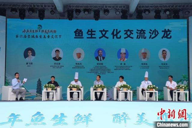 图为与会嘉宾展开对话交流。罗晓琴 摄