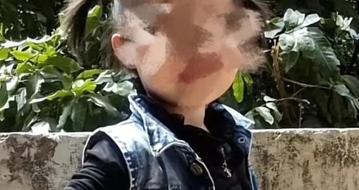 12岁女孩遭继母拘禁卫生间虐待17天致死，生父知情不救反提供1600片泻药，生母发声