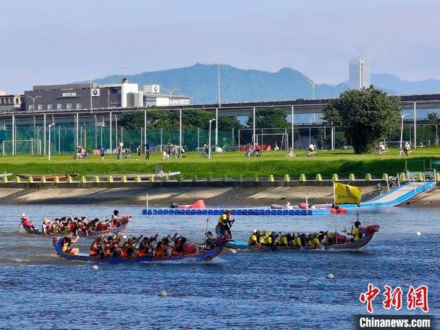 图为在台北大佳河滨公园举行的2025台北国际龙舟锦标赛。中新社记者 张晓曦 摄