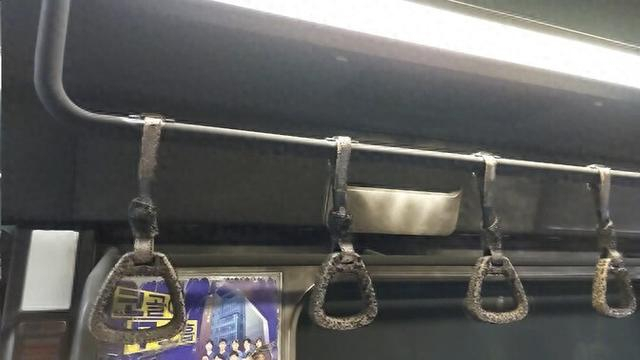 5月31日上午，韩国首尔地铁5号线一列车发生火灾 图源：韩媒报道配图