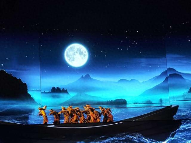 腾龙洞景区表演 李怡蒙/摄