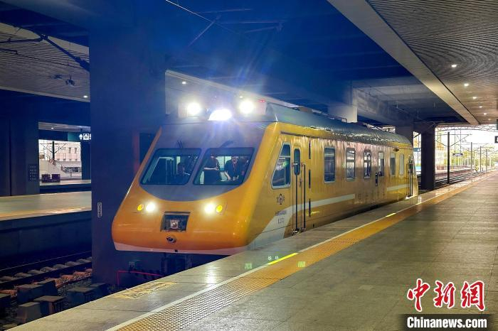 6月1日，沈白高铁开始联调联试。高亚舟 摄