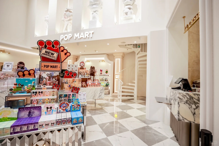 泡泡玛特法国卢浮宫店
