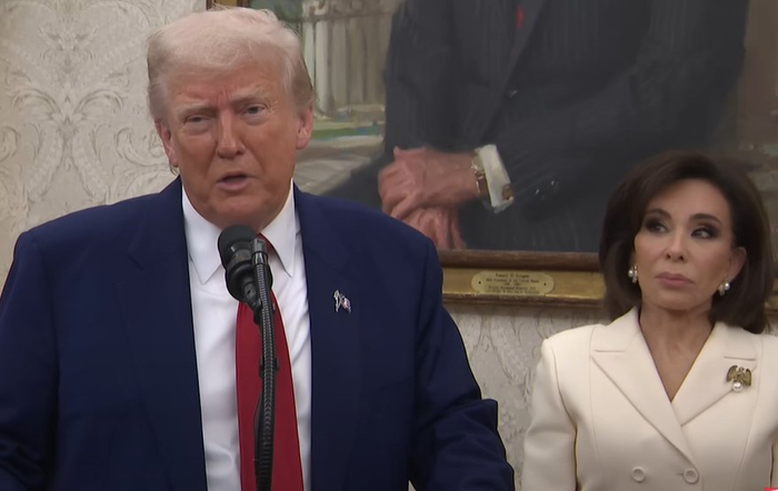 特朗普听到“胆怯交易”，直接黑脸 视频截图