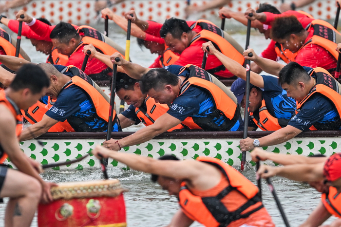 6月1日上午，2025年广州国际龙舟邀请赛正式开锣。