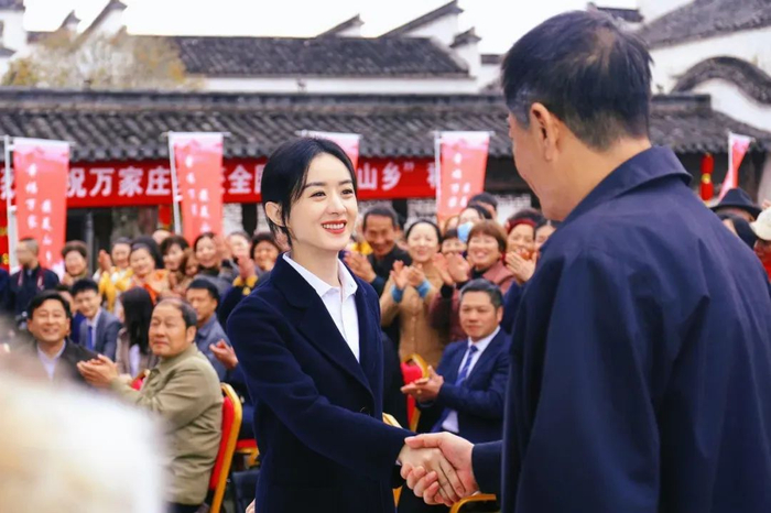 曾经是县城的龙头企业们，如今也面临着转型。图 / 《幸福到万家》