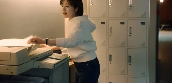 因为一张打印纸，打工人开始和打印机斗智斗勇。图 / 《一路朝阳》