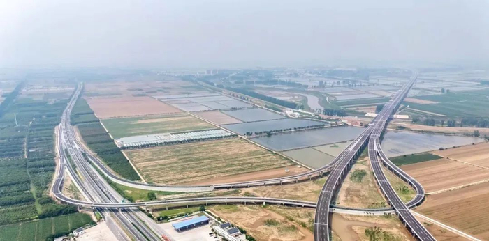▲武监高速（图左）、武松高速（图右）在水洪枢纽互通交汇
