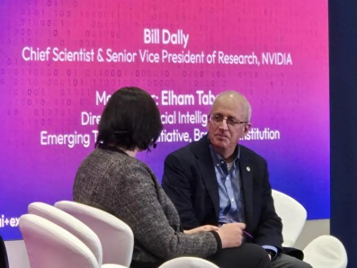 英伟达首席科学家戴利出席AI EXPO博览会 图源：台媒
