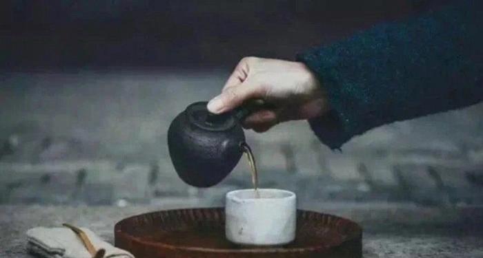 《半山文集》描绘自由掌控生活的女性形象