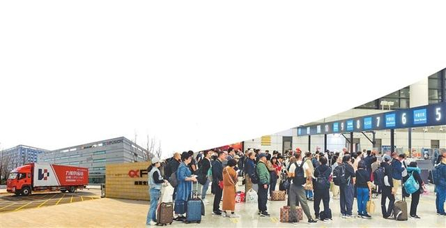 作为链主企业，超聚变集聚2.2万家生态合作伙伴，助力郑都市圈快速崛起先进算力产业高地。　