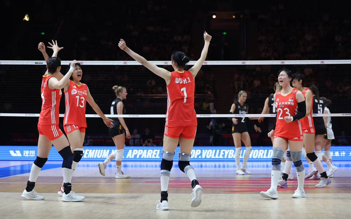 整场比赛，中国女排打得都很投入。新京报记者 王飞 摄