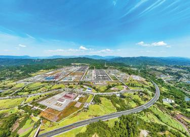 普光气田天然气净化厂。