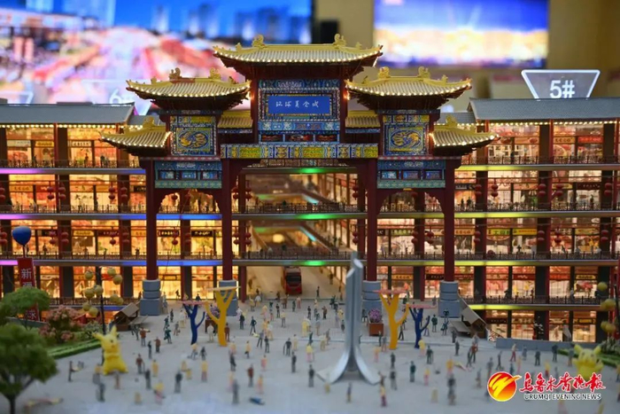 环球美食街建筑模型。（6月4日摄）