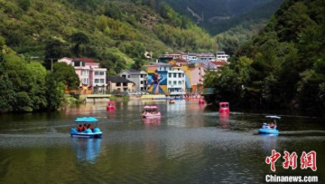 溶江乡新西坑村一景。 张志忠 摄