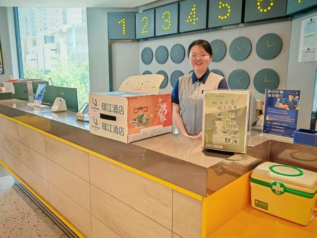 前台摆放“时光信箱”