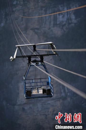 渔山村曾经的出山工具——索道“铁篮子”，如今只做载物用。 杨顺丕 摄