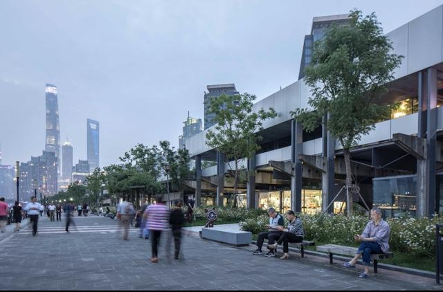 艺仓美术馆与老白渡滨江绿地。文汇报 图