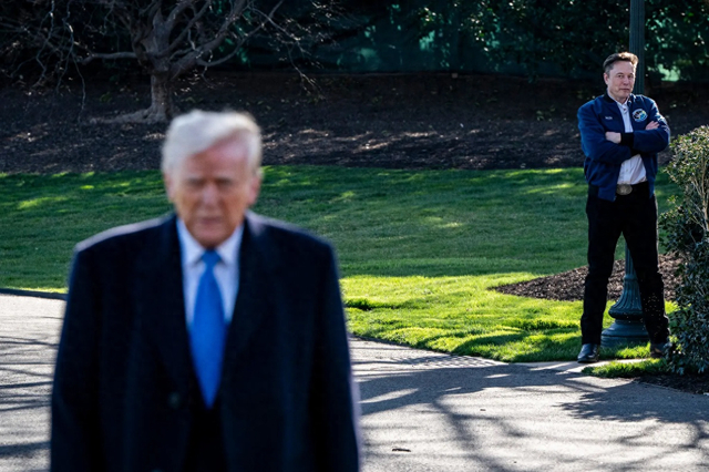 当地时间3日，特朗普（左）与马斯克在白宫。图源：美媒