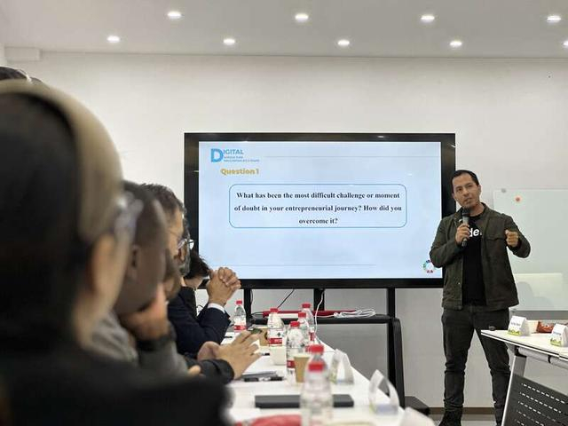 活动期间，来自秘鲁的农创客训练营成员罗宾森分享创业中的困难和经验。中青报·中青网记者贺瑶/摄