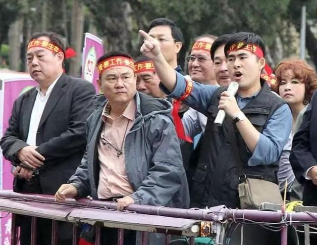 本文作者参加反“太阳花”活动作者供图 