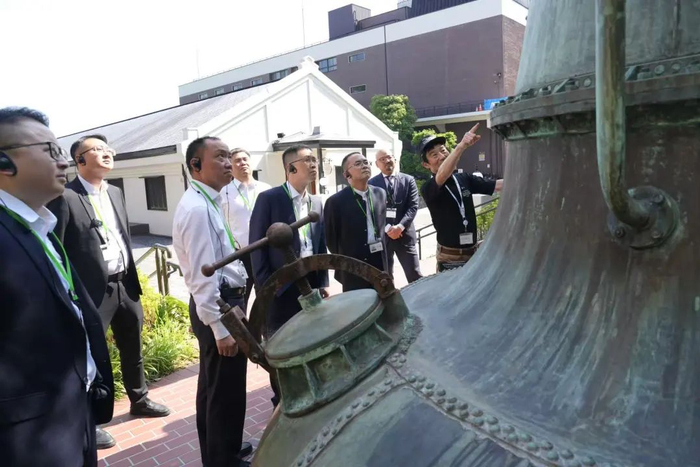 张德芹一行拜访山崎酒厂