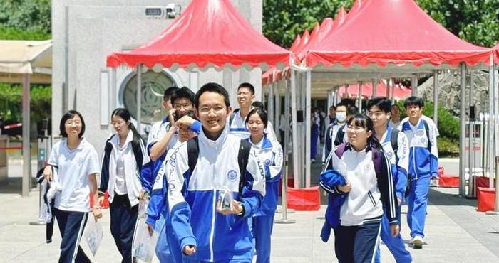 新华全媒+丨青春赴考场 执笔向未来——2