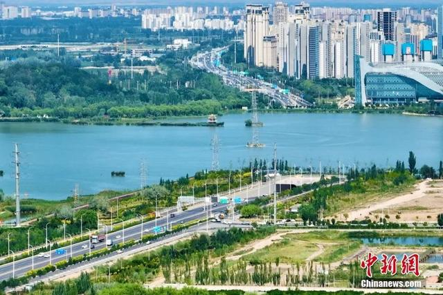 城在湖中，湖在城中。图/视觉中国