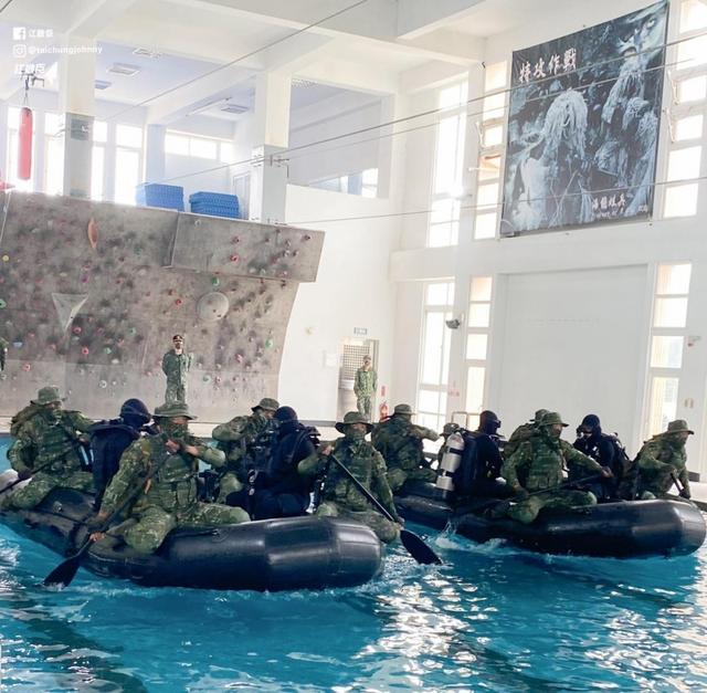 台特战队员训练时溺水!海龙蛙兵装备差军纪散,士兵拍性爱片赚钱