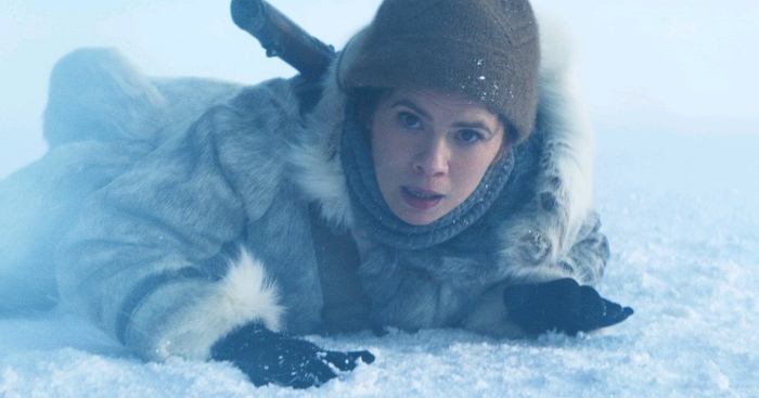 海莉·阿特维尔饰演格蕾丝。