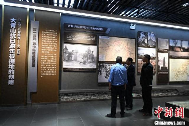 6月5日 ，民众参观大青山抗日根据地展馆。中新社记者 刘文华 摄