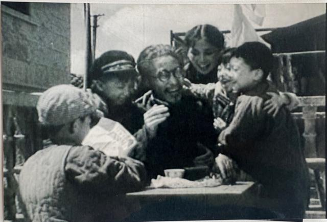 《乌鸦与麻雀》剧照