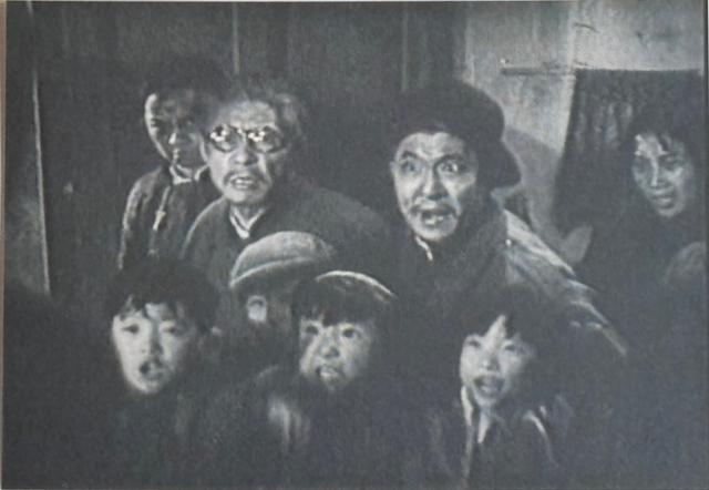 《乌鸦与麻雀》剧照